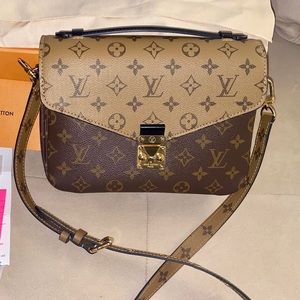Louis Vuitton Pochette Métis in reverse monogram